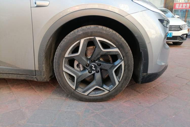 Used ONVO L60 2024 60 kWh All-Wheel Drive Right Front Wheel Hub