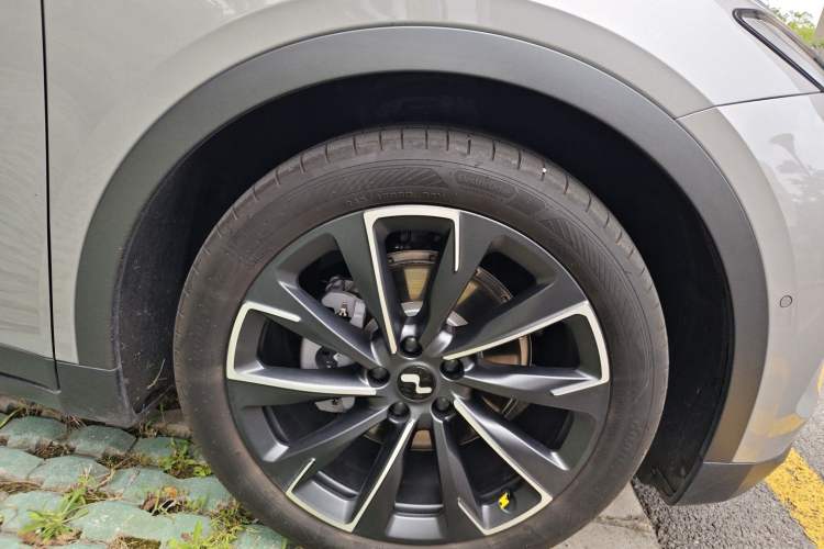 Used ONVO L60 2024 85 kWh Rear-Drive Version Right Front Wheel Hub