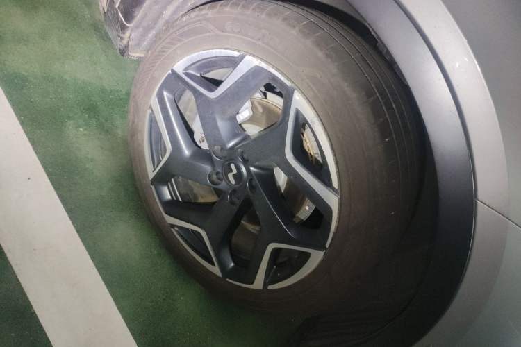 Used ONVO L60 2024 60 kWh Rear-Drive Version Right Front Wheel Hub