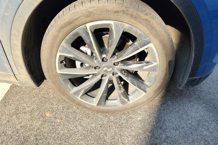 Used ONVO L60 2024 60 kWh All-Wheel Drive Right Front Wheel Hub