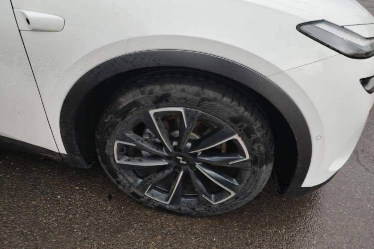 Used ONVO L60 2024 60 kWh All-Wheel Drive Right Front Wheel Hub