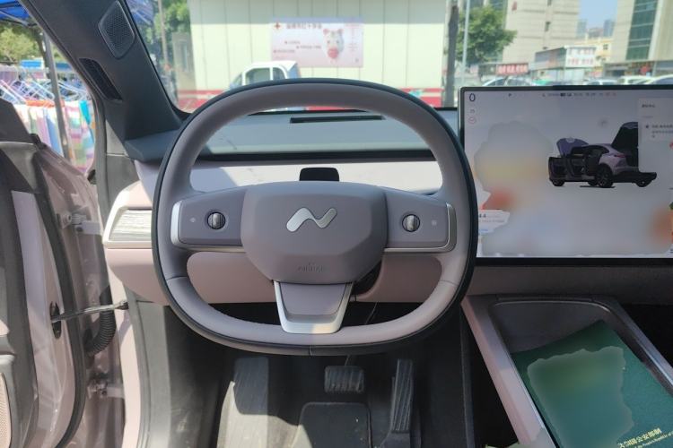 Used ONVO L60 2024 60 kWh All-Wheel Drive Steering Wheel