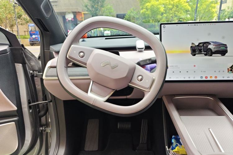 Used ONVO L60 2024 85 kWh Rear-Drive Version Steering Wheel