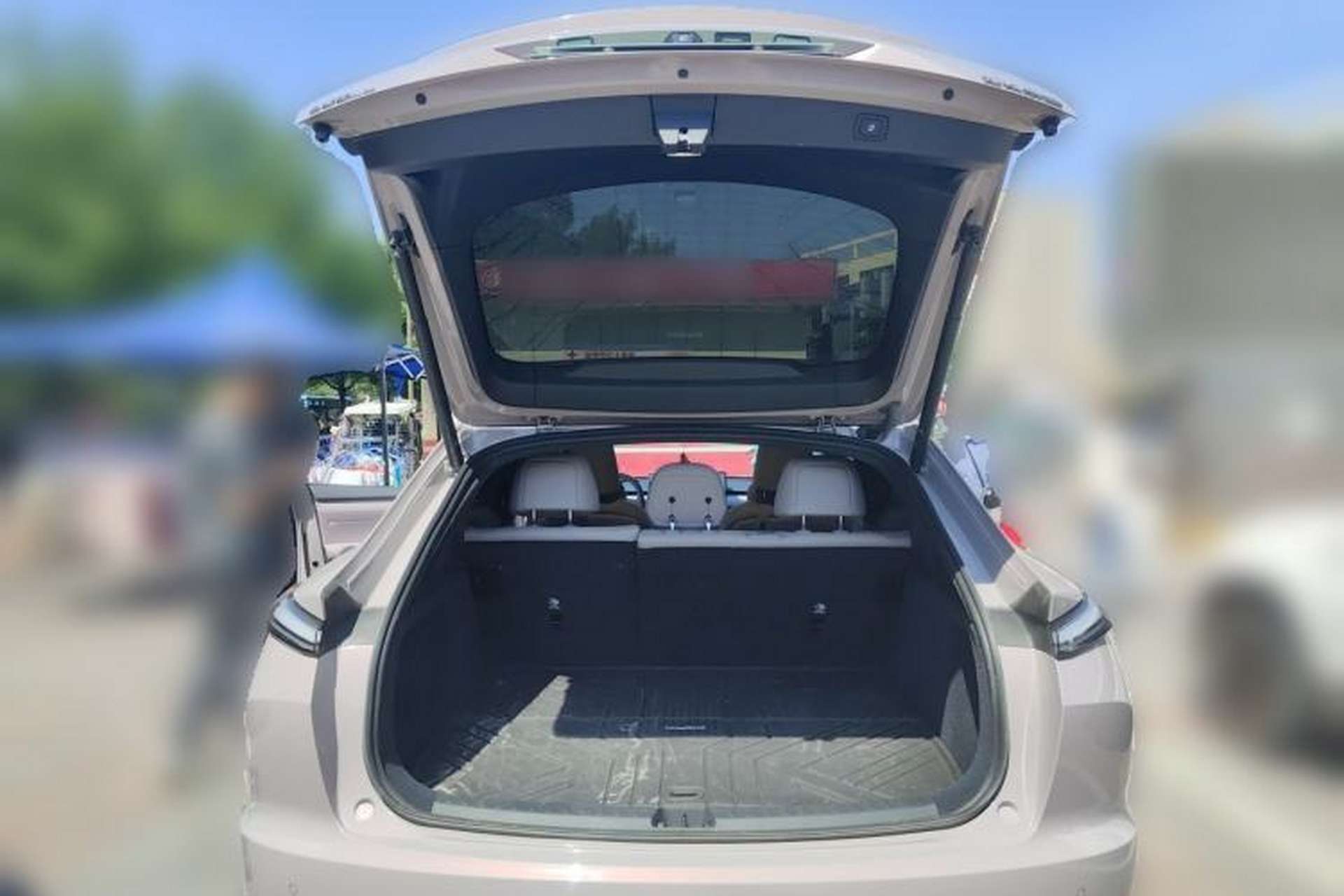 Used ONVO L60 2024 60 kWh All-Wheel Drive Trunk