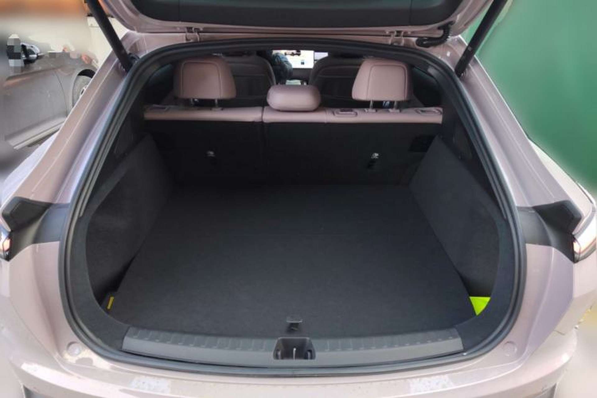 Used ONVO L60 2024 60 kWh All-Wheel Drive Trunk
