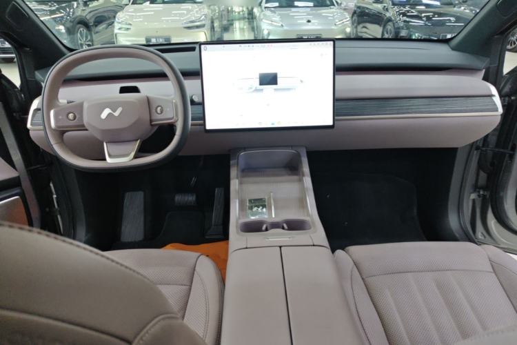 Used ONVO L60 2024 60 kWh Rear-Drive Version Center Console