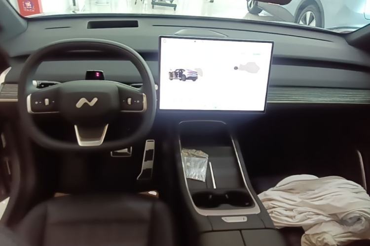 Used ONVO L60 2024 60 kWh Rear-Drive Version Center Console
