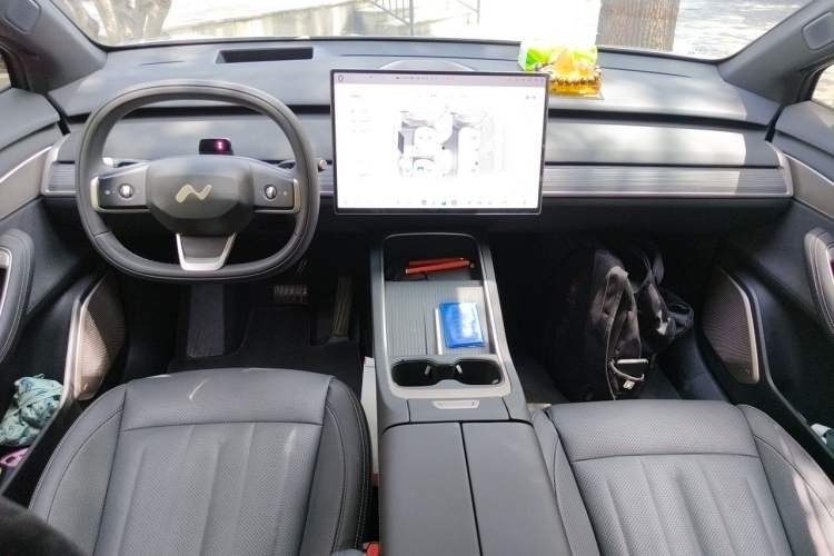 Used ONVO L60 2024 60 kWh Rear-Drive Version Center Console