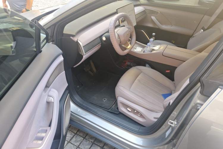Used ONVO L60 2024 60 kWh Rear-Drive Version Driver Seat