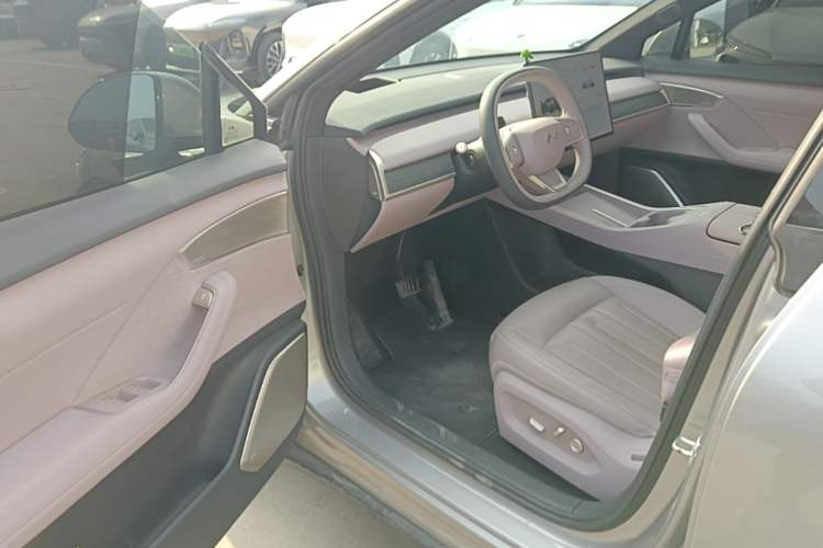 Used ONVO L60 2024 60 kWh Rear-Drive Version Driver Seat