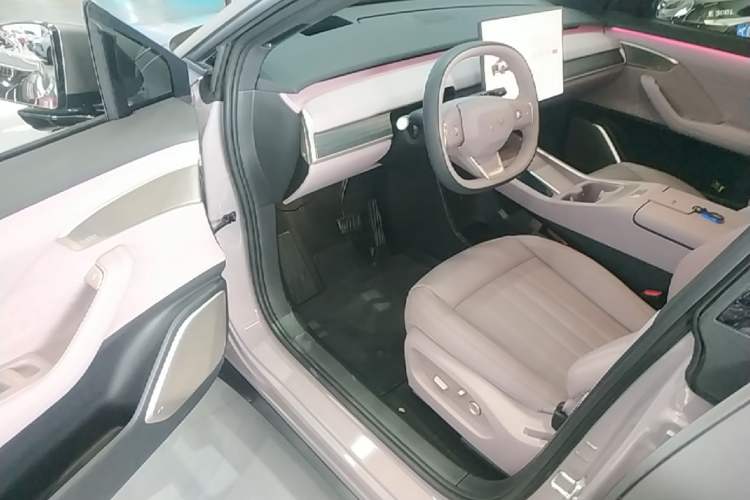 Used ONVO L60 2024 60 kWh Rear-Drive Version Driver Seat