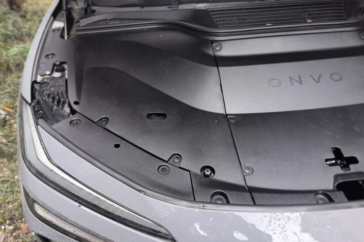 Used ONVO L60 2024 60 kWh Rear-Drive Version Engine Bay Right