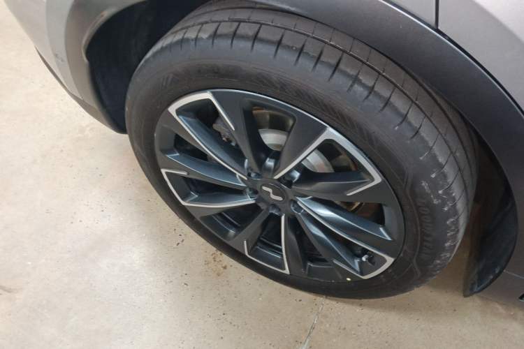 Used ONVO L60 2024 60 kWh All-Wheel Drive Exterior 8