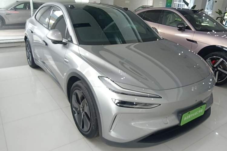 Used ONVO L60 2024 60 kWh Rear-Drive Version Front Right 45 Deg
