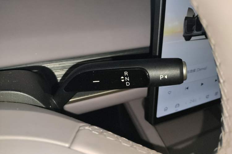 Used ONVO L60 2024 60 kWh Rear-Drive Version Gear Lever