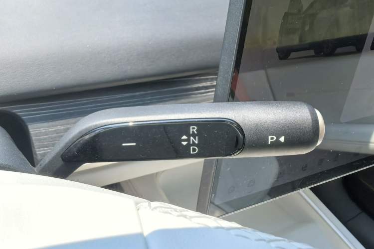 Used ONVO L60 2024 60 kWh Rear-Drive Version Gear Lever