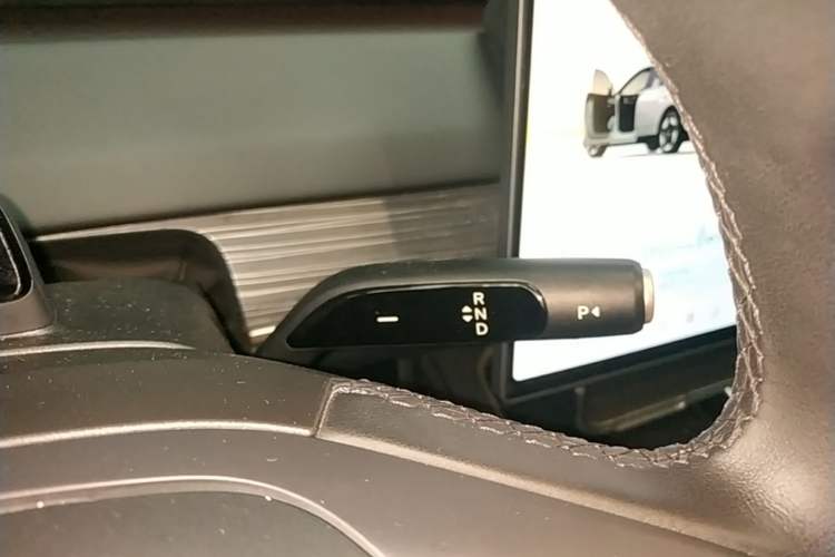 Used ONVO L60 2024 60 kWh Rear-Drive Version Gear Lever