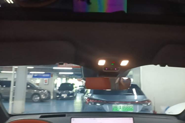 Used ONVO L60 2024 60 kWh Rear-Drive Version Headliner