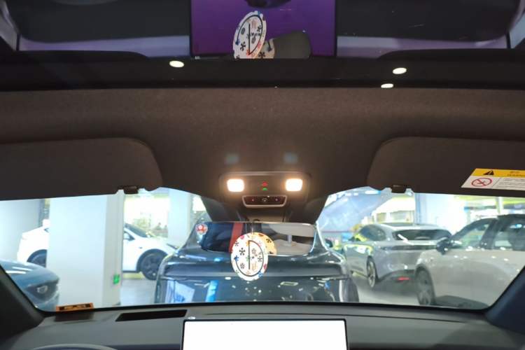 Used ONVO L60 2024 60 kWh Rear-Drive Version Headliner
