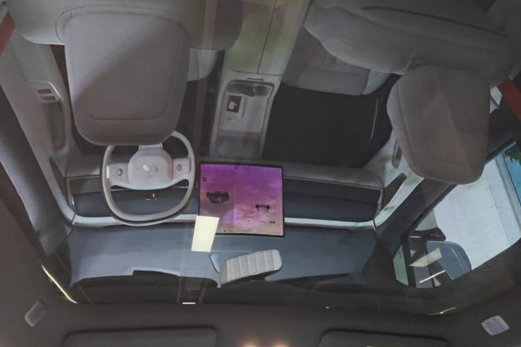 Used ONVO L60 2024 60 kWh All-Wheel Drive Headliner