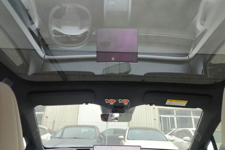 Used ONVO L60 2024 60 kWh Rear-Drive Version Headliner