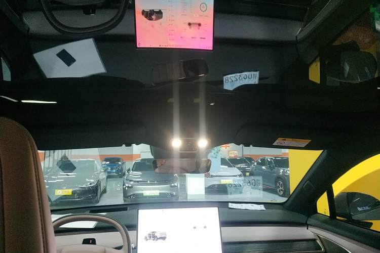 Used ONVO L60 2024 60 kWh Rear-Drive Version Headliner