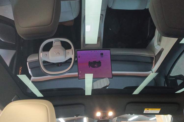 Used ONVO L60 2024 60 kWh All-Wheel Drive Headliner