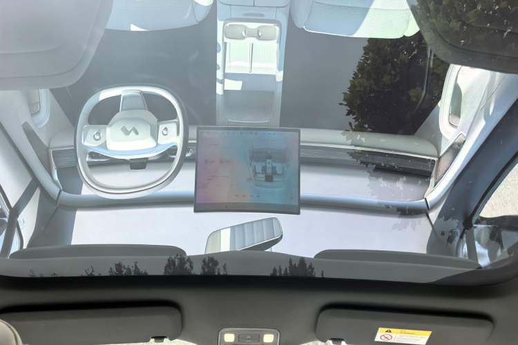 Used ONVO L60 2024 60 kWh Rear-Drive Version Headliner