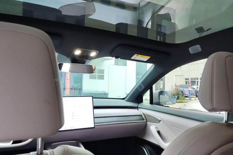 Used ONVO L60 2024 60 kWh Rear-Drive Version Headliner