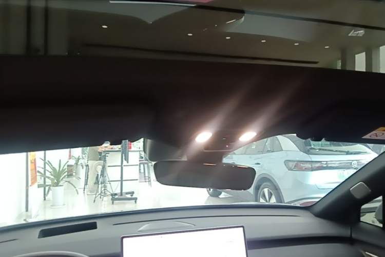 Used ONVO L60 2024 60 kWh Rear-Drive Version Headliner