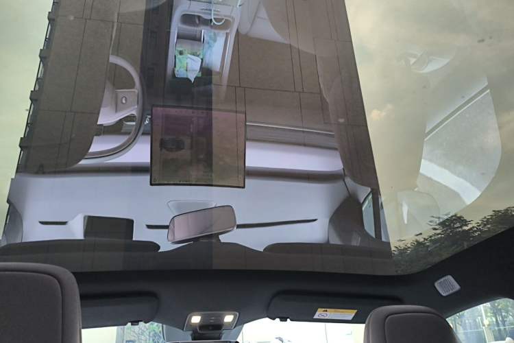 Used ONVO L60 2024 60 kWh Rear-Drive Version Headliner