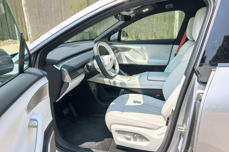 Used ONVO L60 2024 60 kWh Rear-Drive Version Interior 2