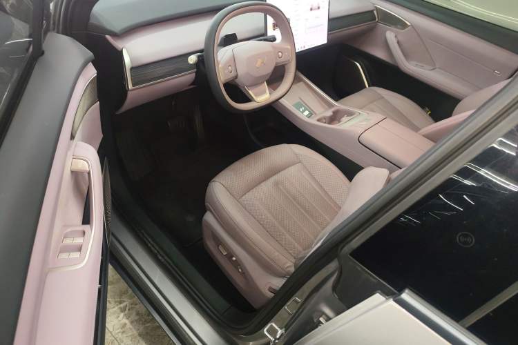 Used ONVO L60 2024 60 kWh Rear-Drive Version Interior 3