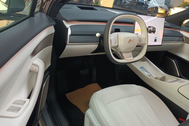 Used ONVO L60 2024 60 kWh All-Wheel Drive Interior 3