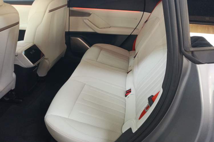 Used ONVO L60 2024 60 kWh All-Wheel Drive Interior 4