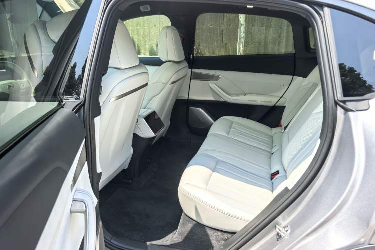 Used ONVO L60 2024 60 kWh Rear-Drive Version Interior 4
