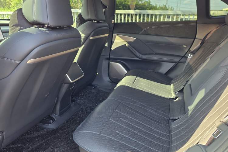 Used ONVO L60 2024 60 kWh Rear-Drive Version Interior 4