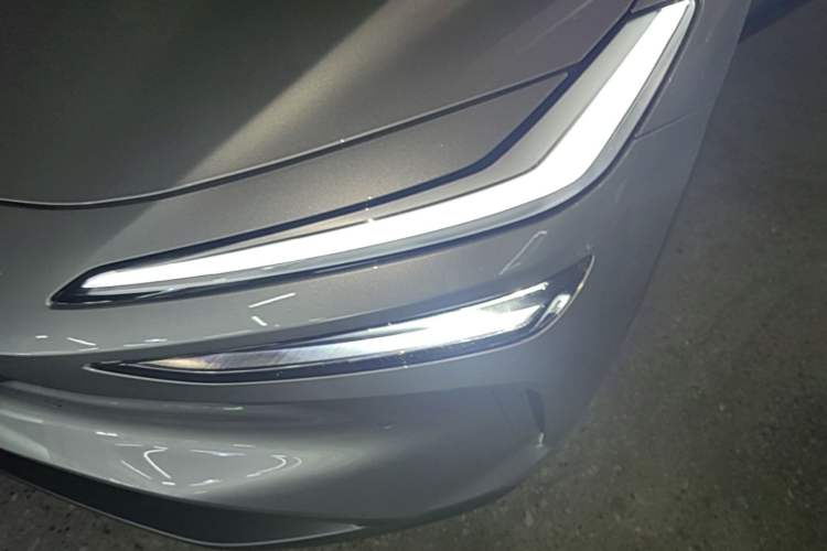 Used ONVO L60 2024 60 kWh Rear-Drive Version Left Front Headlight
