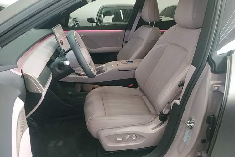 Used ONVO L60 2024 60 kWh Rear-Drive Version Left Front Seat