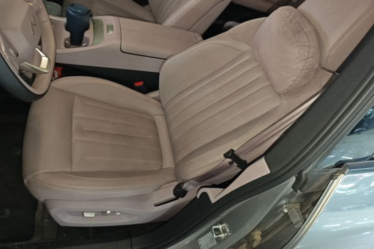 Used ONVO L60 2024 60 kWh Rear-Drive Version Left Front Seat