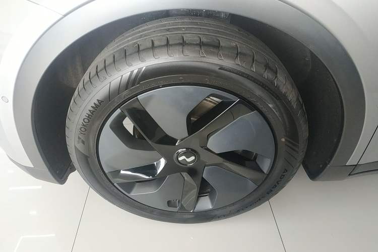 Used ONVO L60 2024 60 kWh Rear-Drive Version Left Front Wheel Hub