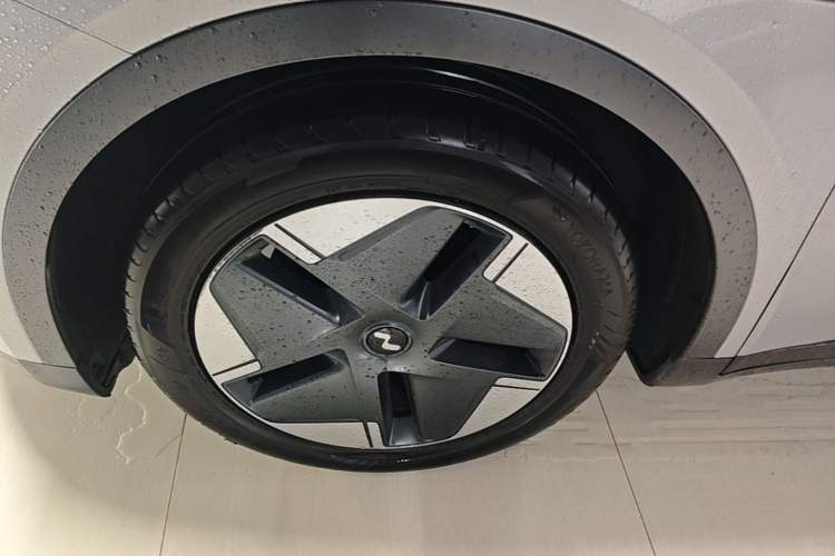 Used ONVO L60 2024 60 kWh Rear-Drive Version Left Front Wheel Hub