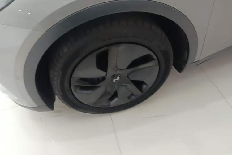 Used ONVO L60 2024 60 kWh Rear-Drive Version Left Front Wheel Hub