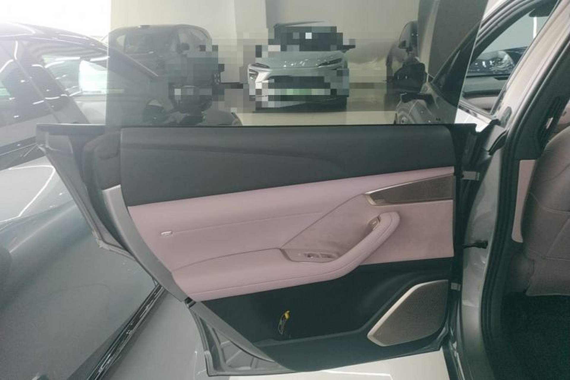 Used ONVO L60 2024 60 kWh Rear-Drive Version Left Rear Door Interior