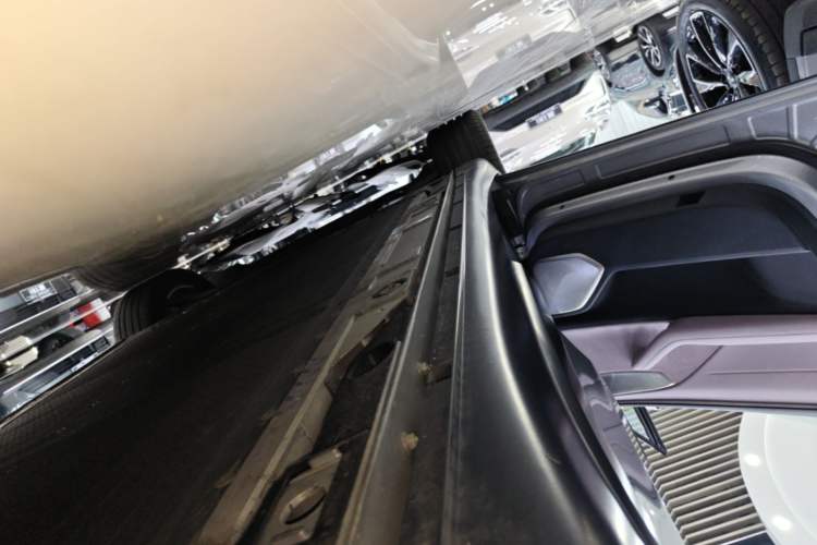 Used ONVO L60 2024 60 kWh Rear-Drive Version Left Side Sill
