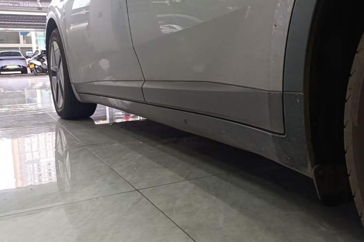Used ONVO L60 2024 60 kWh Rear-Drive Version Left Side Sill