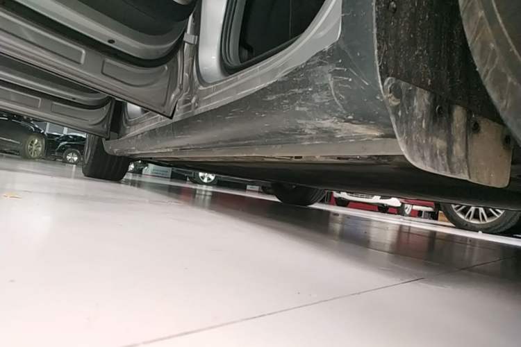 Used ONVO L60 2024 60 kWh Rear-Drive Version Left Side Sill