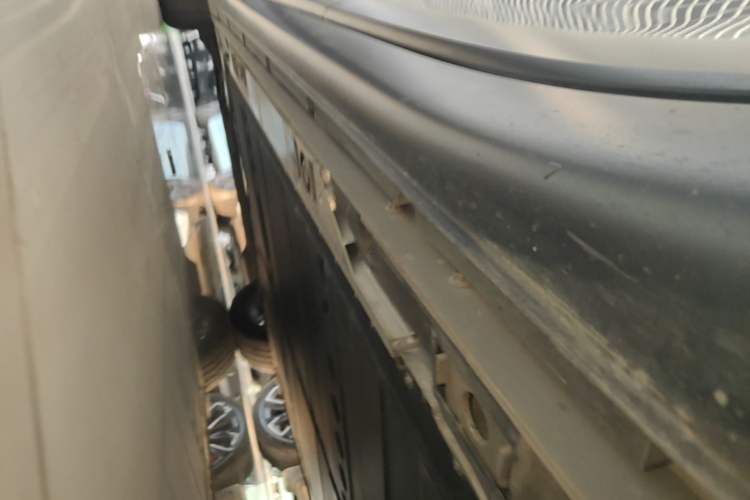 Used ONVO L60 2024 60 kWh Rear-Drive Version Left Side Sill