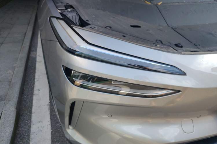 Used ONVO L60 2024 60 kWh All-Wheel Drive Right Front Headlight