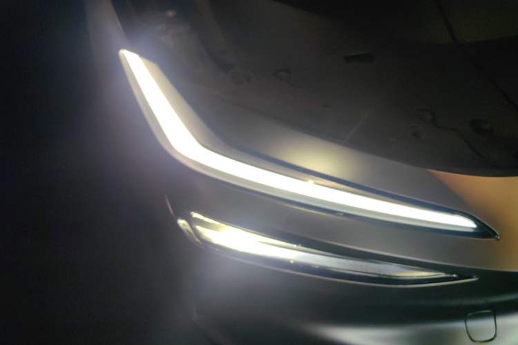 Used ONVO L60 2024 60 kWh Rear-Drive Version Right Front Headlight